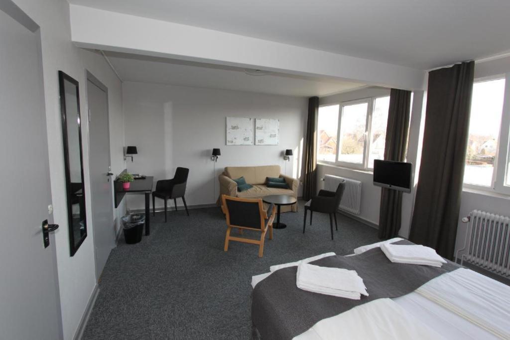 Banegaardshotellet Vojens Buitenkant foto
