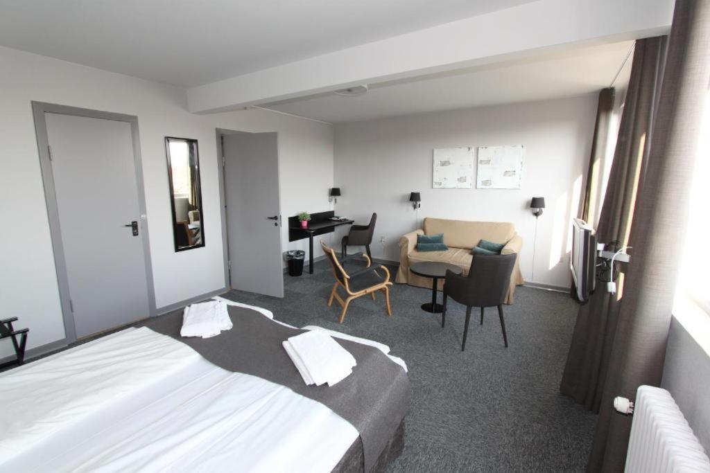 Banegaardshotellet Vojens Buitenkant foto