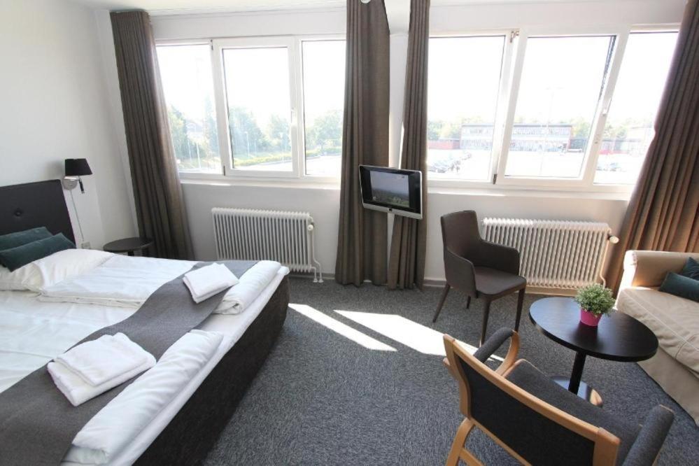 Banegaardshotellet Vojens Buitenkant foto