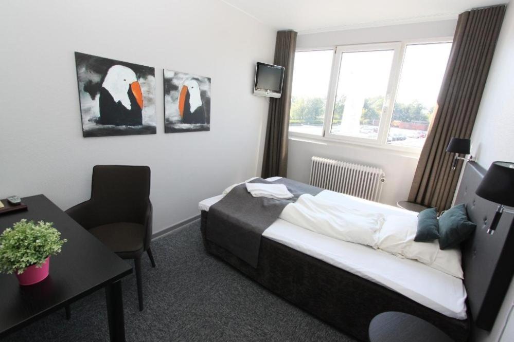 Banegaardshotellet Vojens Buitenkant foto