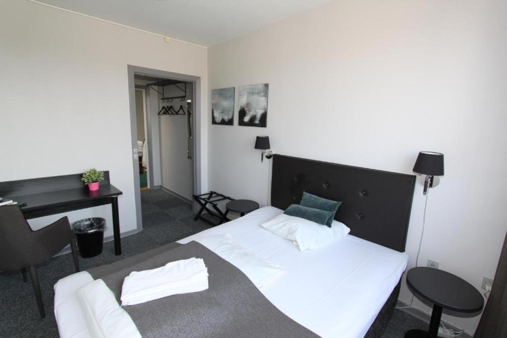 Banegaardshotellet Vojens Buitenkant foto