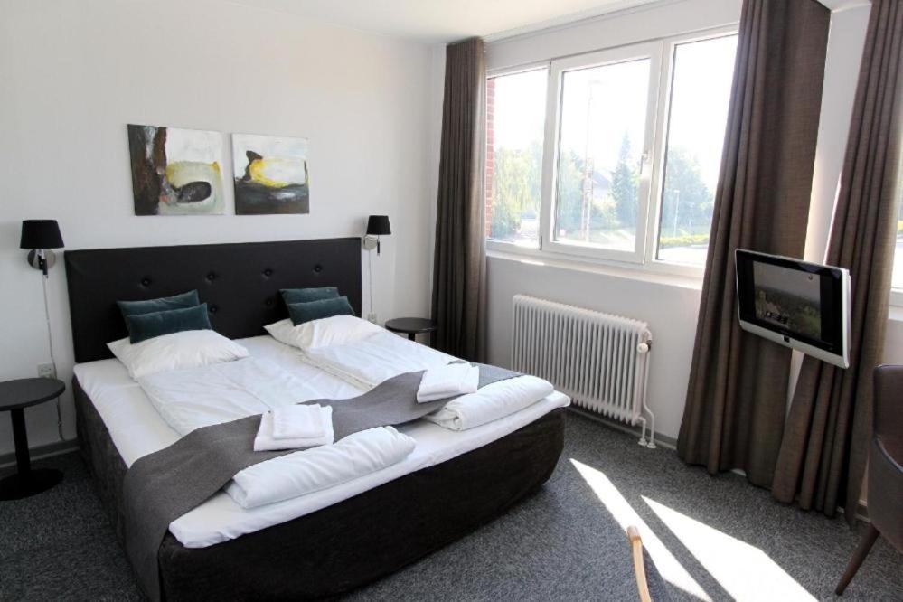 Banegaardshotellet Vojens Buitenkant foto