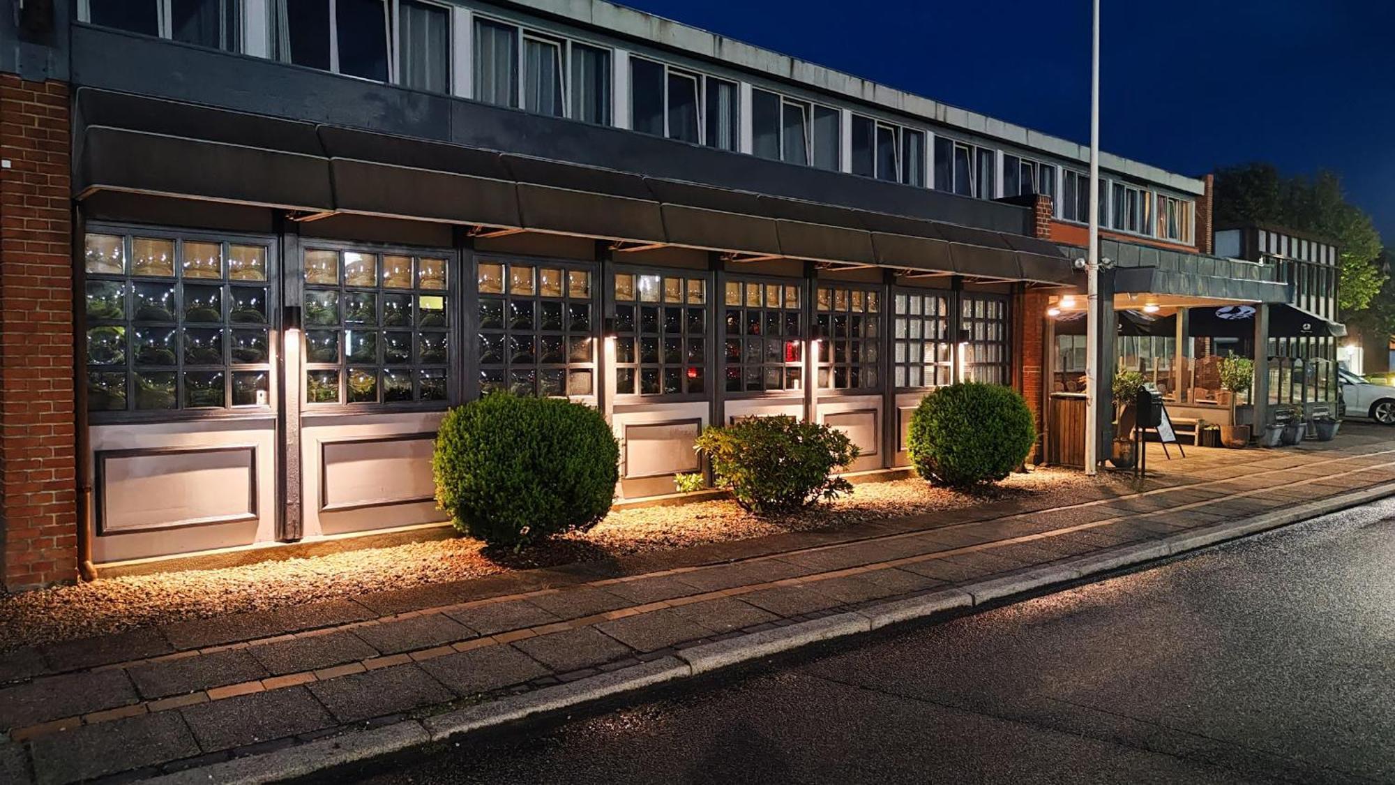 Banegaardshotellet Vojens Buitenkant foto